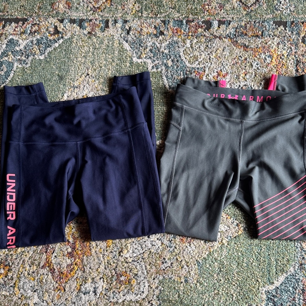 UNDER ARMOUR WOMENS BUNDLE OF 2 LEGGINGS IN SZ MED…GENTLY WORN…CUTE!